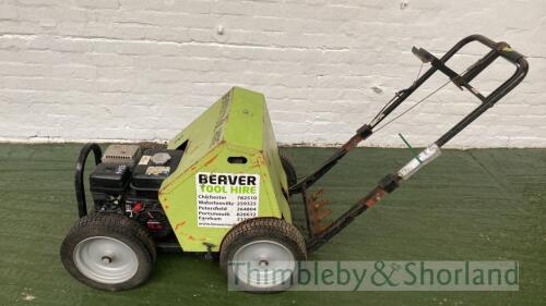 Petrol lawn aerator