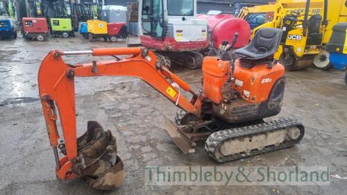 Kubota U10 (2006) with 3 buckets