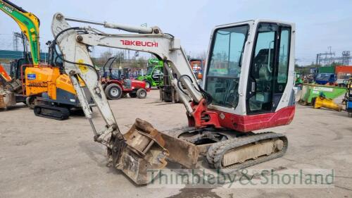 Takeuchi TB228 (2012) with QH and 3 buckets