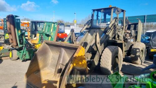 Loading shovel