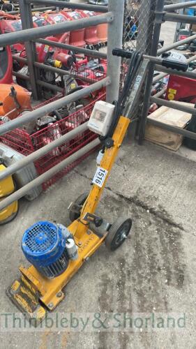 SPE floor tile lifter