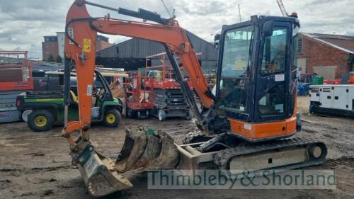 Hitachi ZX33U mini digger (2018)