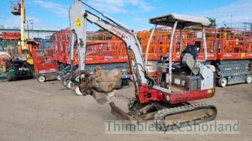 Takeuchi TB016 mini digger (2010)