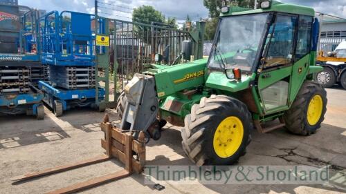 John Deere 4400 telehandler