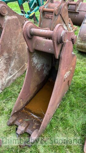 Excavator bucket