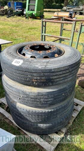 4 no 10R 22.5 wheels and tyres