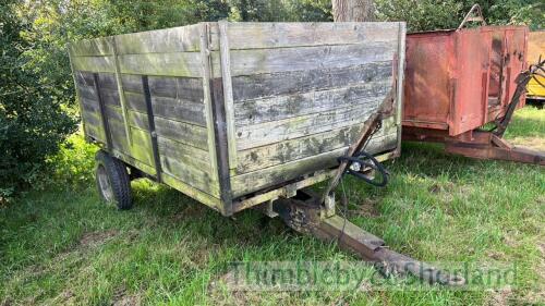 Single axle tipping trailer