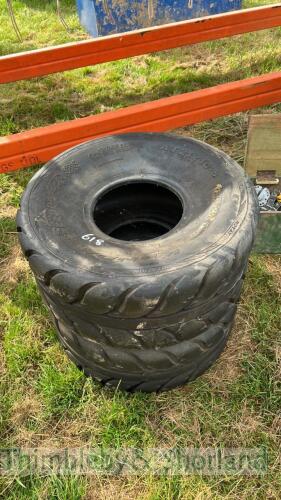 Pair of At21x10-8 tyres