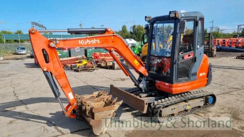 Kubota KX71-3 mini excavator with 3 buckets (2014)