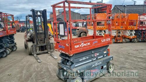 Skyjack SJ3219 electric scissor lift (2017) 0656