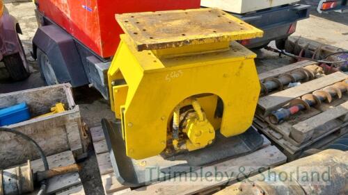 Excavator plate compactor