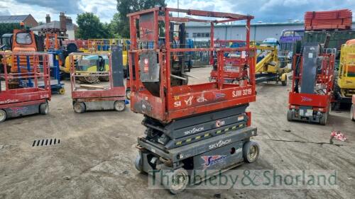 Skyjack SJ3219 electric scissor lift (2014) MA1061555