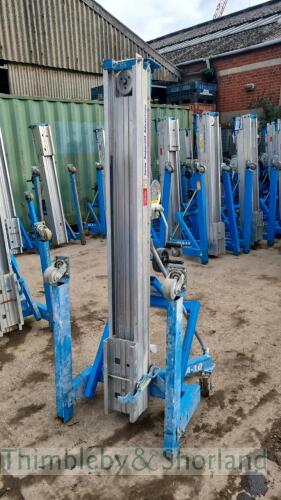 Genie SLA10 material lift D109228