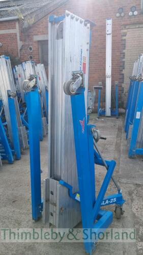 Genie SLA25 material lift MA0333666