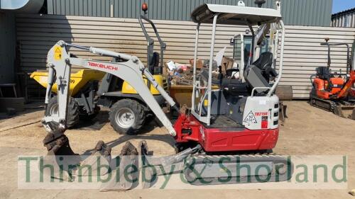 Takeuchi TB215R mini digger (2018) 1008 Hrs Long arm, canopy, zero tail swing, expanding rubber tracks, blade, piped, QH, 5 buckets. Complete with original purchase documentation. Current LOLER certificate.