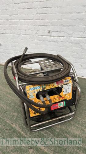 JCB Beaver pack and hose