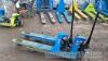 2 pallet trucks MA0241595, R40011622