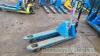 2 pallet trucks MA1492592, R40011768