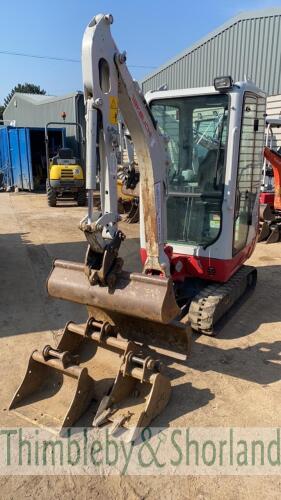 Takeuchi TB216 mini digger (2018) 1015 Hrs Long arm, cab, expanding rubber tracks, offset, blade, piped, QH, 5 buckets. Complete with original purchase documentation. Current LOLER certificate.