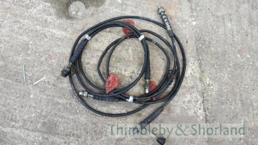 3 hydraulic cables