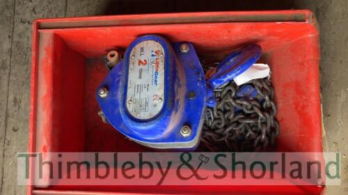 2000kg chain hoist c/w 3m HOL chain