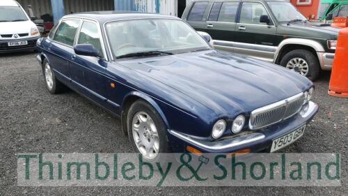 Jaguar Sovereign v8 Auto 4 Door Saloon (2001) Registration No: Y503 GBW 3996cc MOT expiry date: 01.01.2022 This vehicle was the subject of a Category N insurance loss 17.12.2017 With V5 registration document