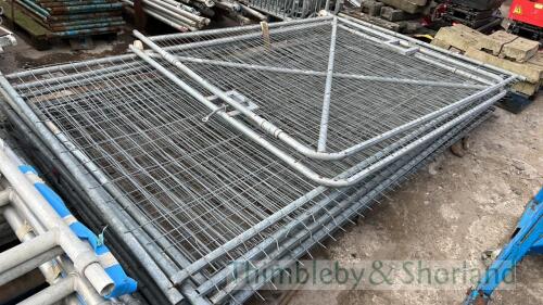 Herras fence panels x11 plus gates with feet