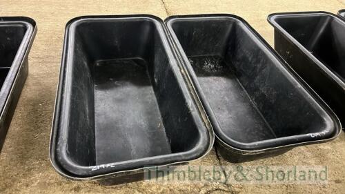 2 plastic baths