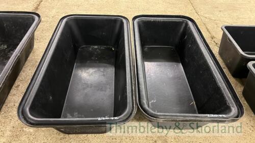 2 plastic baths