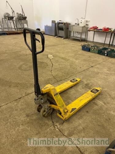 Pallet truck