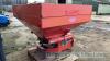 Kuhn M420 twin disc fertiliser spinner - 2