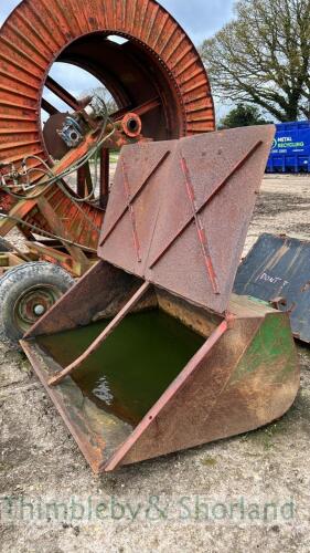 Fallen stock bucket