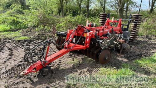 Besson DXN2 trailed Combimix disc harrows (2009)