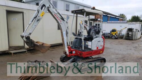 Takeuchi TB216 mini digger (2016) 1712 hrs Long arm, expanding rubber tracks, blade, piped, QH, 5 buckets. Complete with original purchase documentation. Current LOLER certificate.