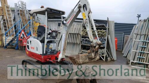 Takeuchi TB216 mini digger (2016) 1912 hrs Long arm, expanding rubber tracks, blade, piped, QH, 5 buckets. Complete with original purchase documentation. Current LOLER certificate.