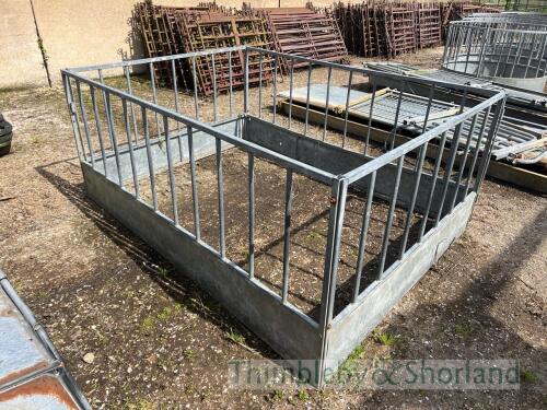 Rectangular sheep feeder