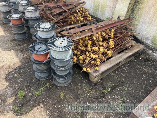 Approx 100 metal electric fencing stakes, 6 straining posts, 11 reel of wire