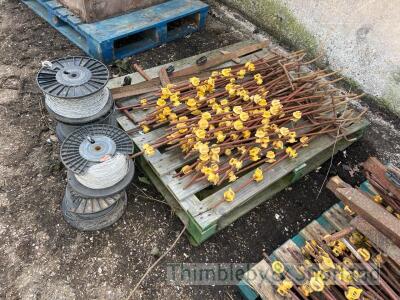Approx 50 metal electric fencing stakes, 2 straining posts and 5 reels of wire