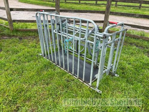 Ironworks sheep roll over crate