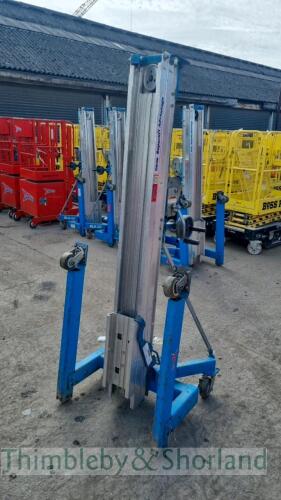 Genie SLA10 material lift E119939