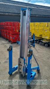 Genie SLA10 material lift GL170359L