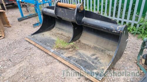 2400mm ditching bucket Oil Quick 90mm to suit 30T excavator