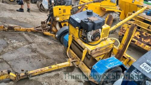 Pedestrian roller and trailer