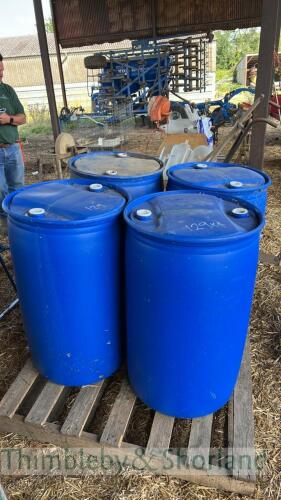 4 x 40 gallong plastic drums