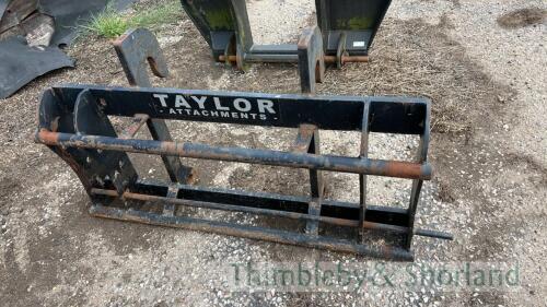 Taylor Attachments JCB to Euro Hitch adaptor