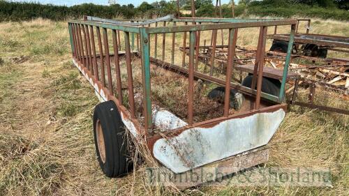 Single axle feed trailer