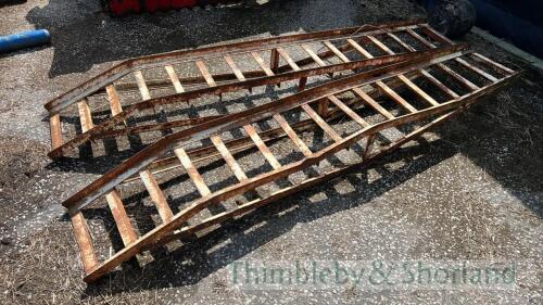 Pair of loading ramps