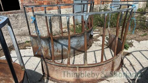 Cattle round feeder