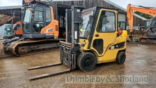 Caterpillar GP30NT gas forklift (2012)