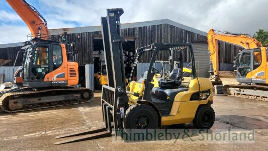 Caterpillar DP40NT diesel forklift (2015)